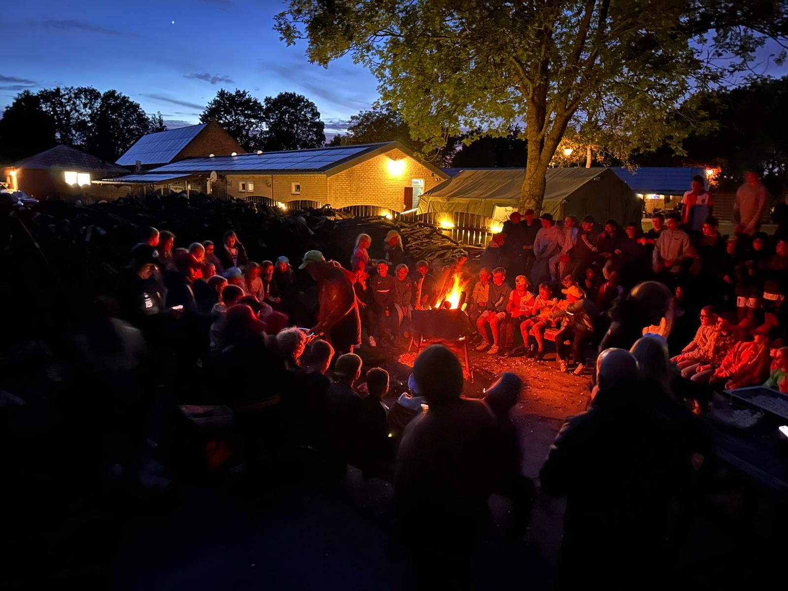Het kampvuur op de laatste avond