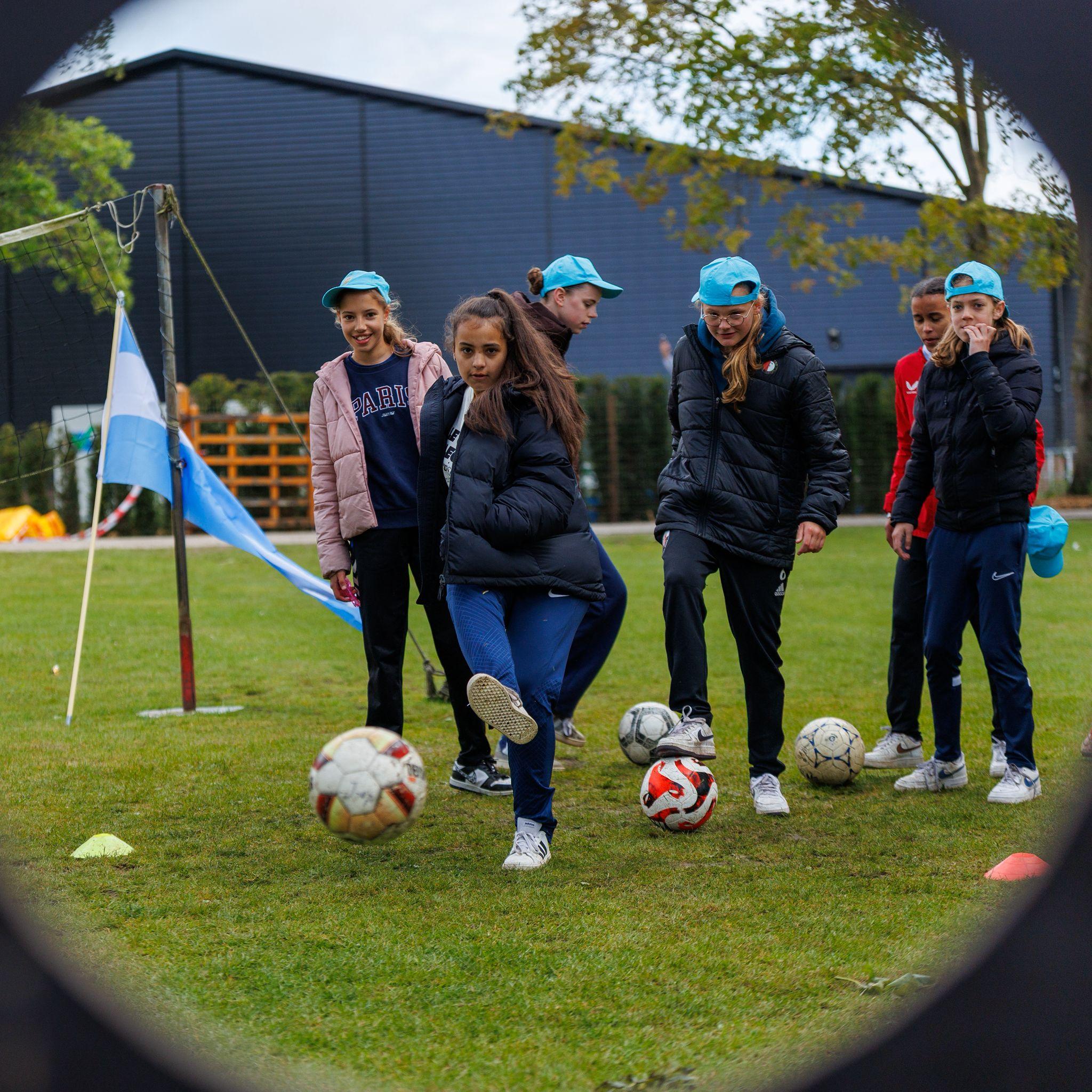 Voetbalskills op het veld